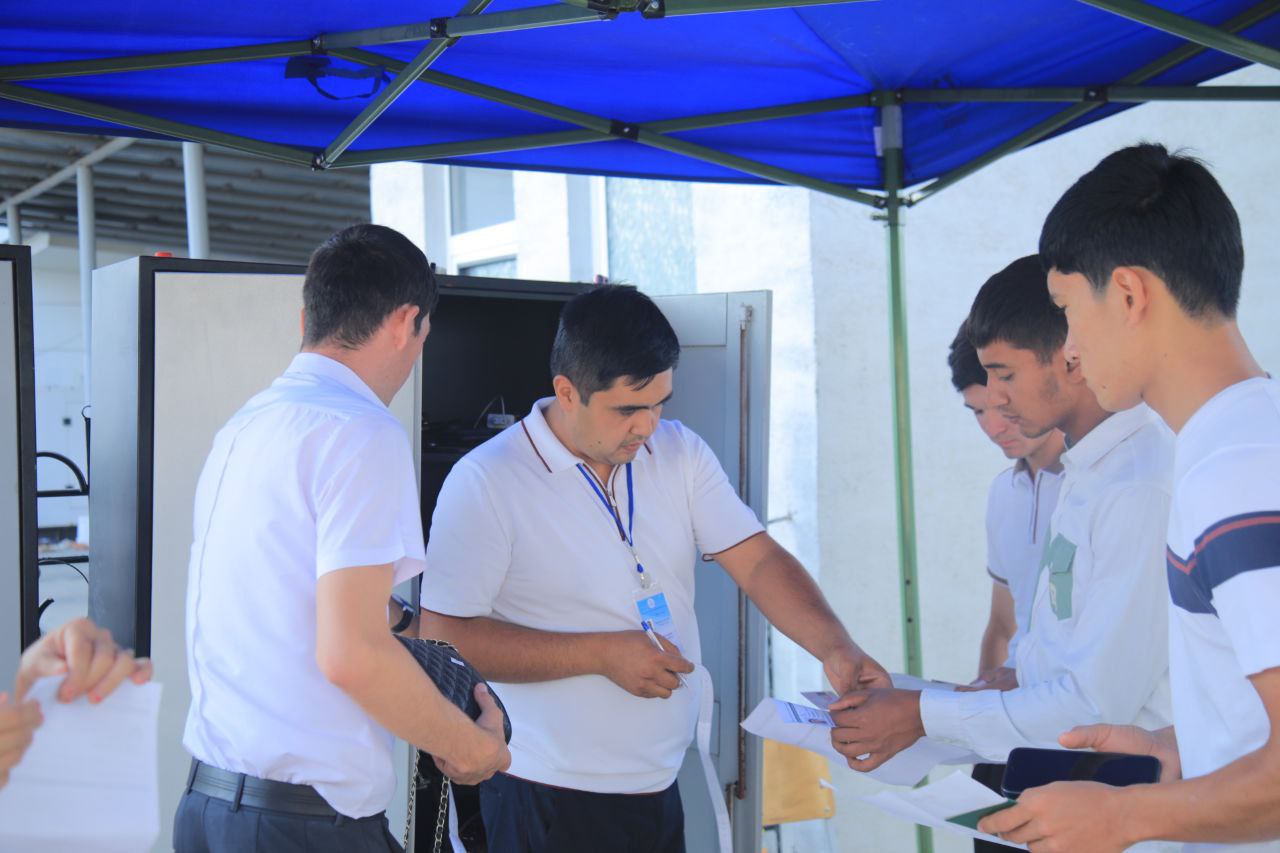 Oliy taʼlim muassasalariga kirish test sinovlari koʻtarinki ruhda davom etmoqda