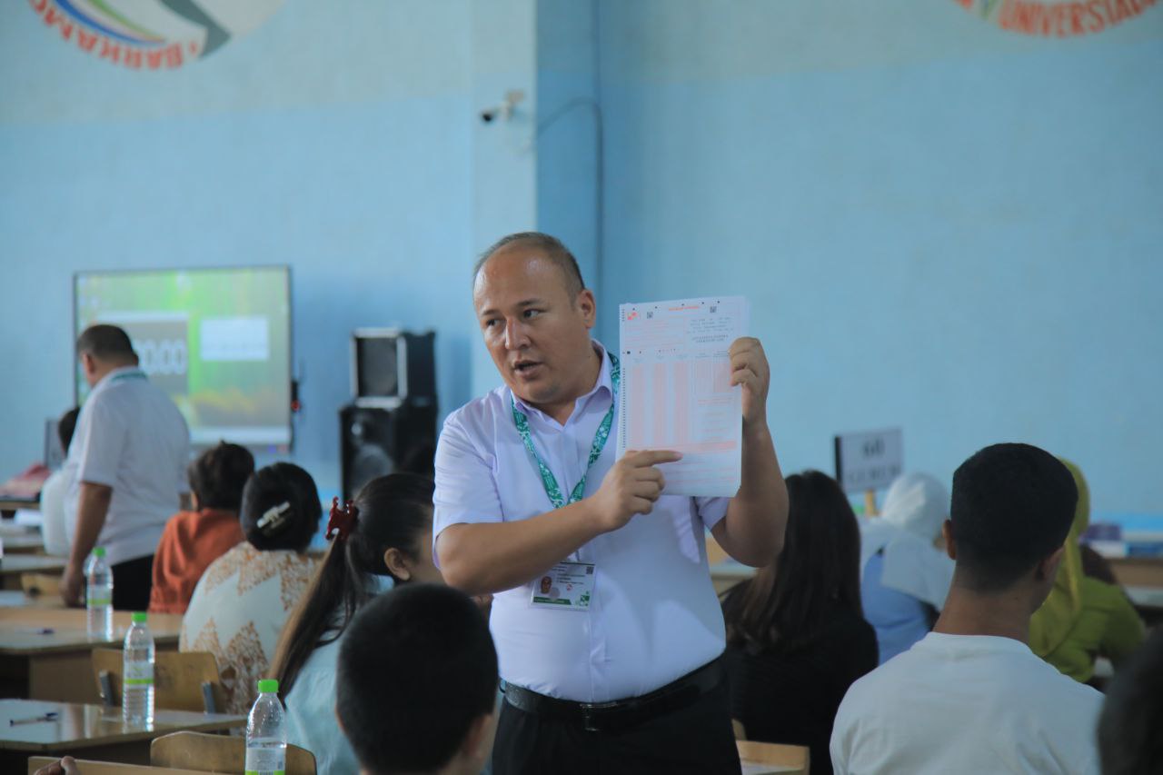 Oliy taʼlim muassasalariga kirish test sinovlari koʻtarinki ruhda davom etmoqda