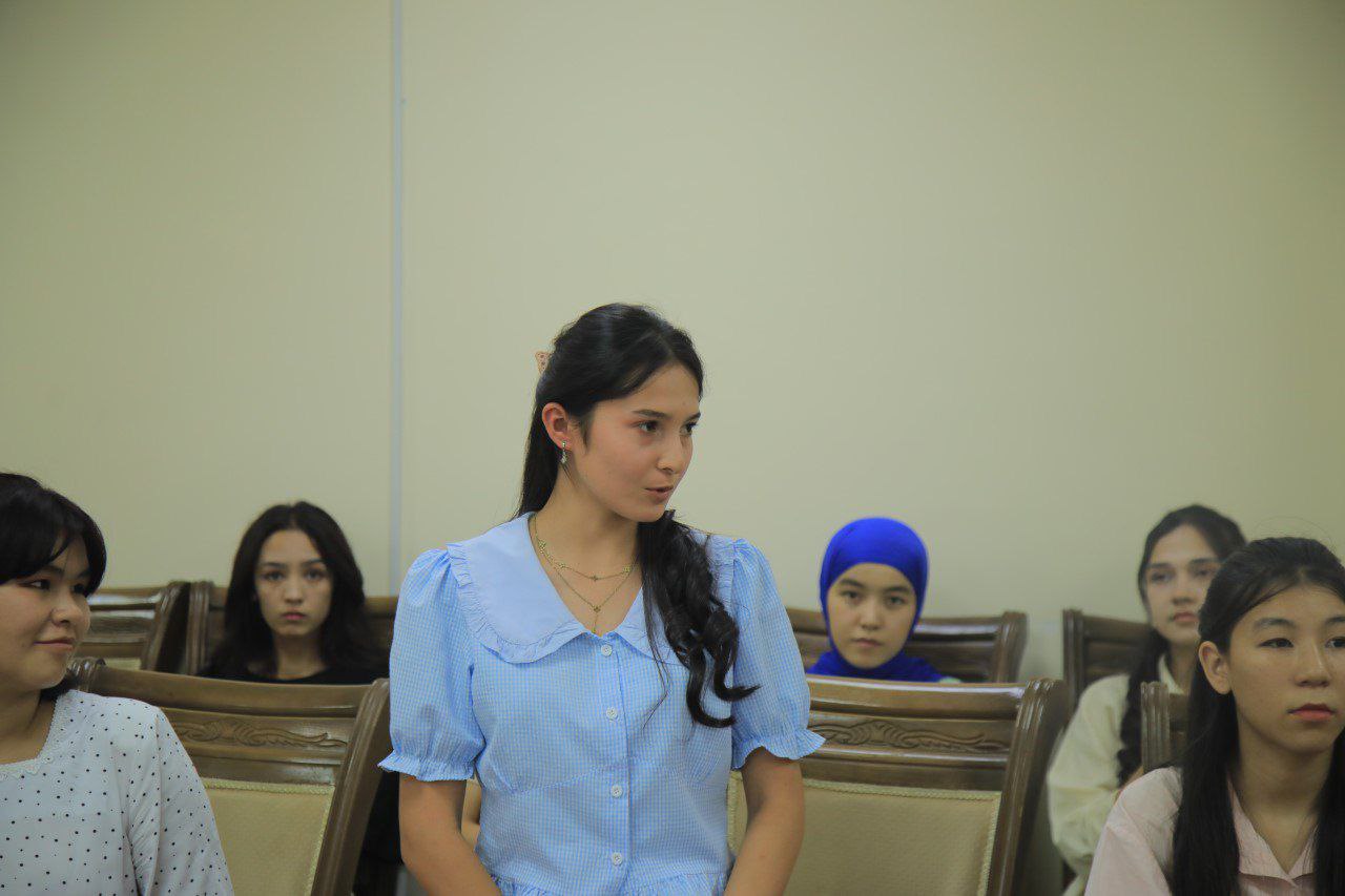 Talabalar oʻrtasida kitobxonlik madaniyatini oshirishga qaratilgan seminar-trening boʻlib oʻtdi