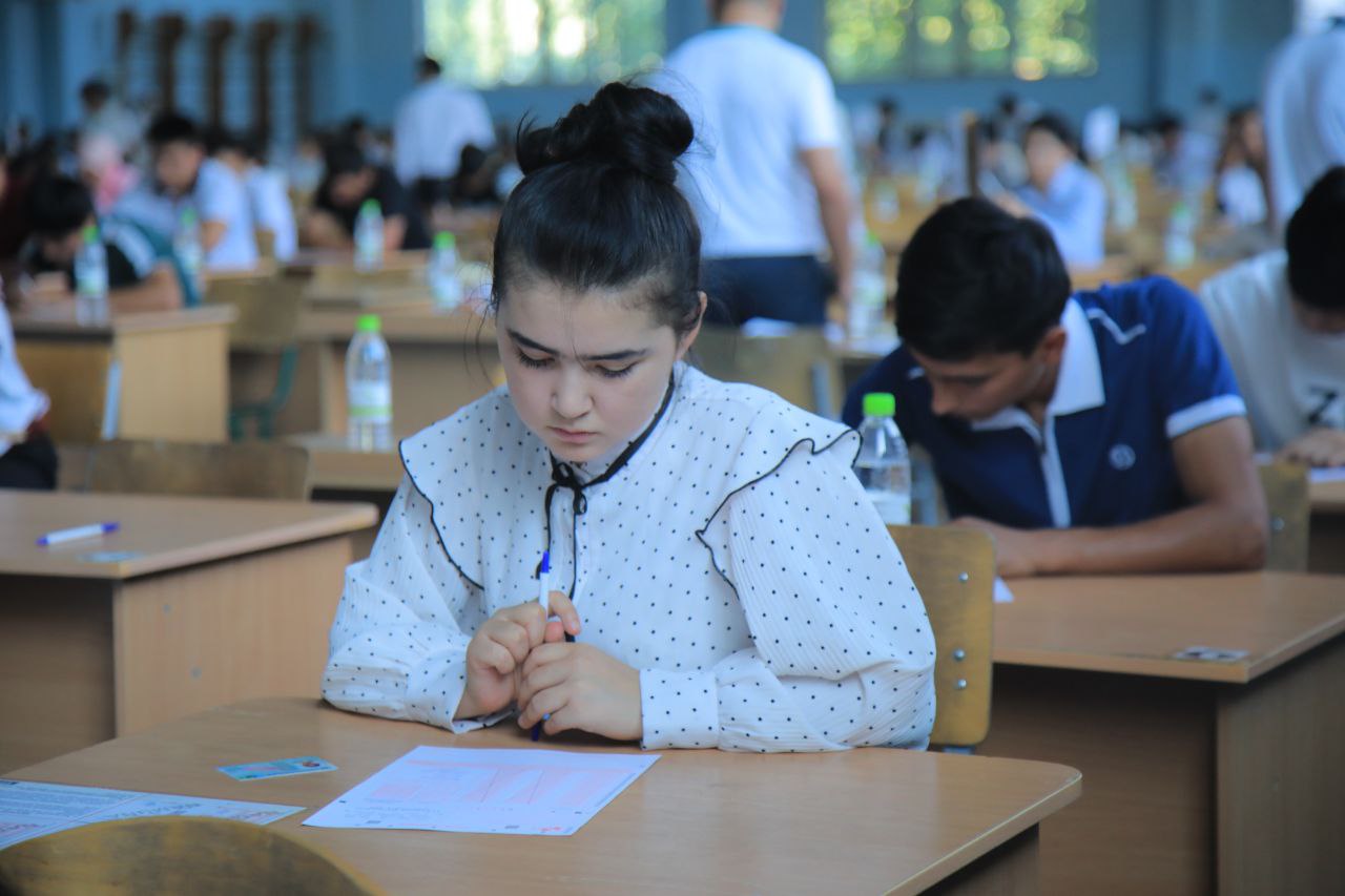 Bugun 23-iyul – "Doʻstlik" akademik litseyida ilm yoʻlini tanlagan yuzlab yoshlar uchun navbatdagi sinov kuni boʻldi.