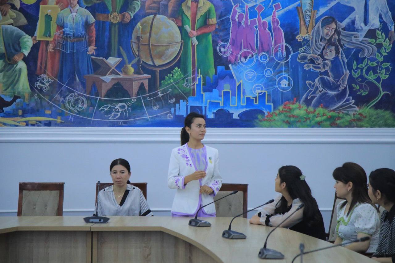 IQTIDORLI QIZLAR — BIR DAVRADA