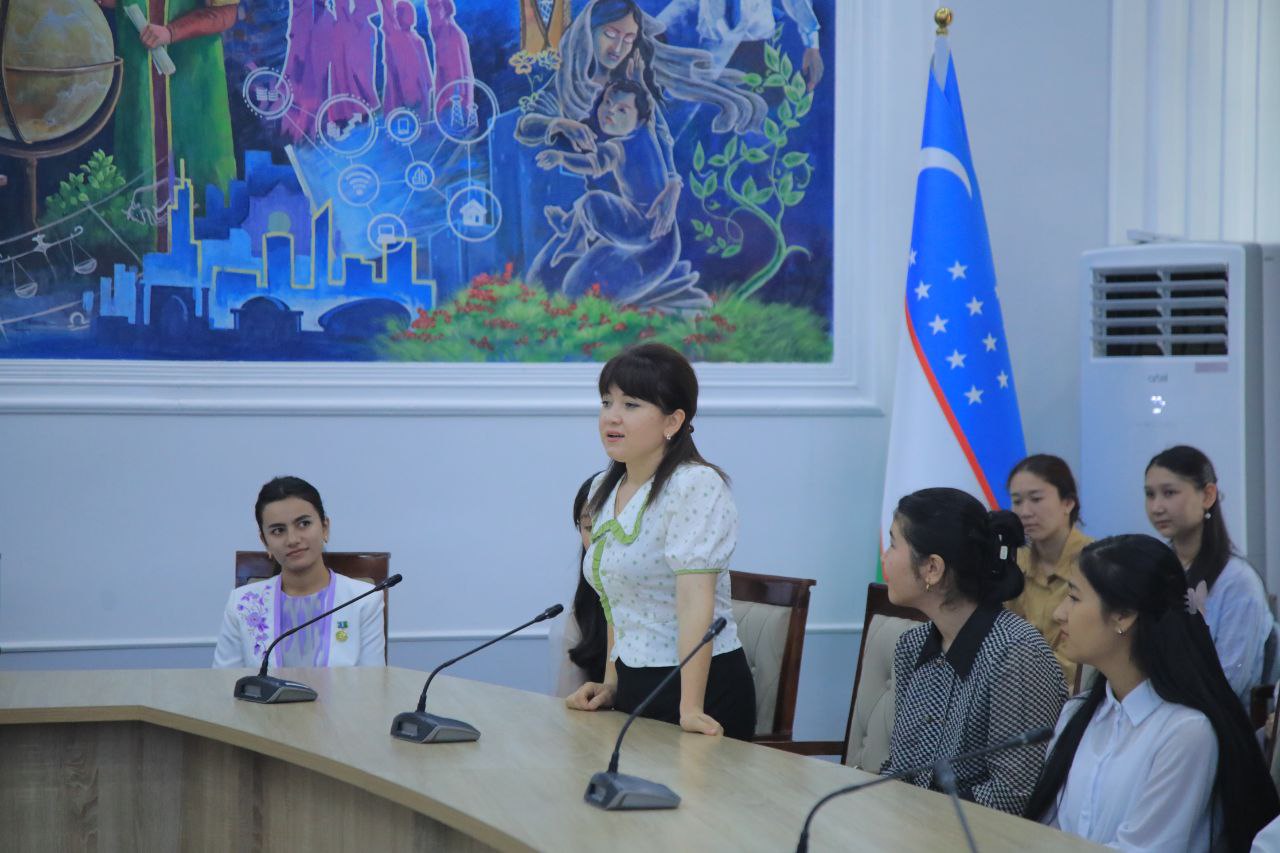 IQTIDORLI QIZLAR — BIR DAVRADA