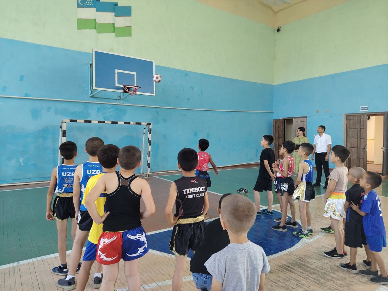 Pedagogika fakulteti tyutorlari va institut psixologi “Dolzarb 90 kun” loyihasi doirasida Namangan shahar 11-umumta'lim maktabi tashrif buyurishdi.