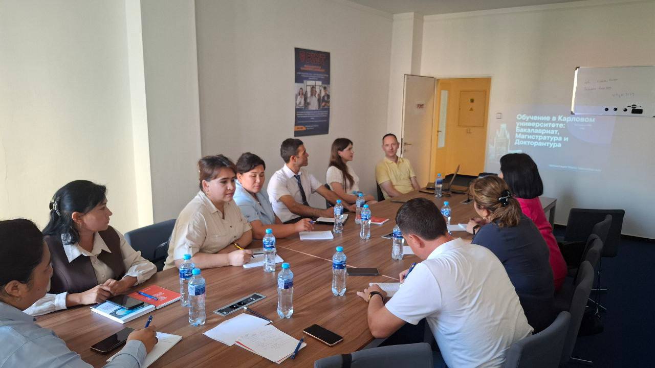 Chexiya Tabiiy fanlar universiteti rektoridan NamDPI professor-o‘qituvchilari uchun mahorat darsi