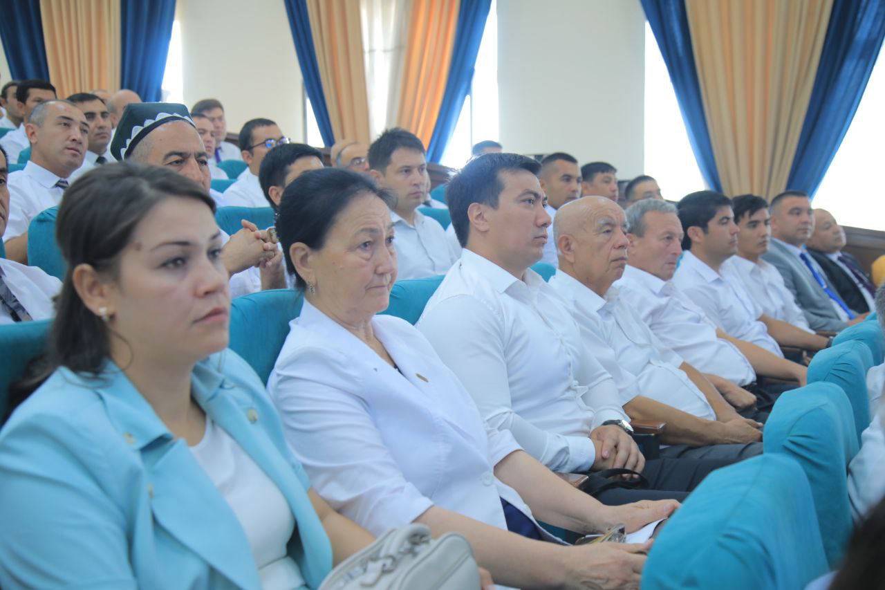 Ayni damda Namangan davlat pedagogika institutida 2025/2026-o‘quv yilining 1-sonli kengaytirilgan yigʻilish boʻlib oʻtmoqda.