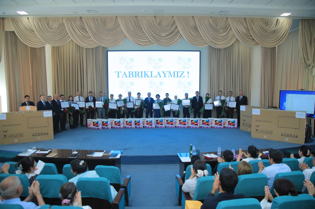 O‘quv yilining eng ilg‘or pedagogi