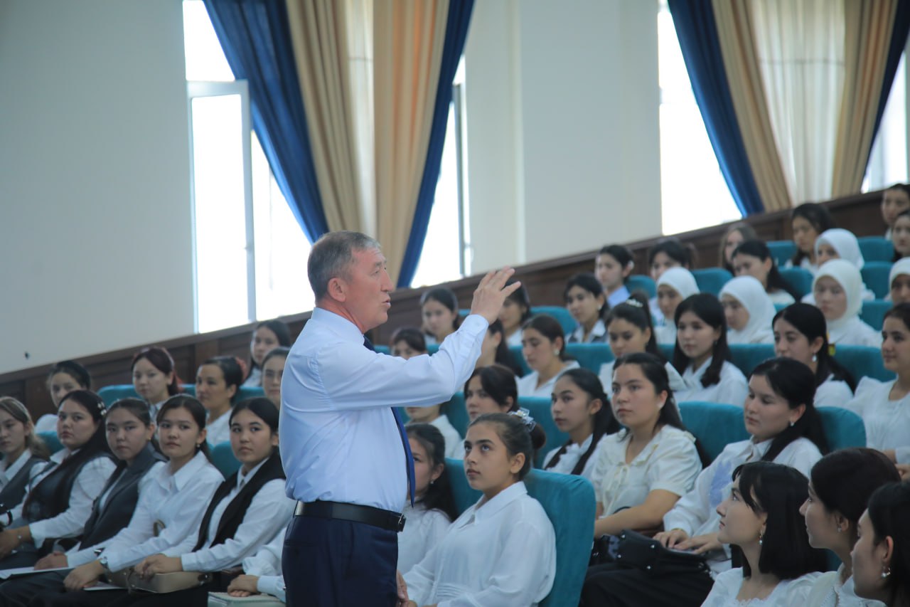 Yangi o‘quv yilining ilk “Mustaqillik darsi” rektor ishtirokida boshlandi!
