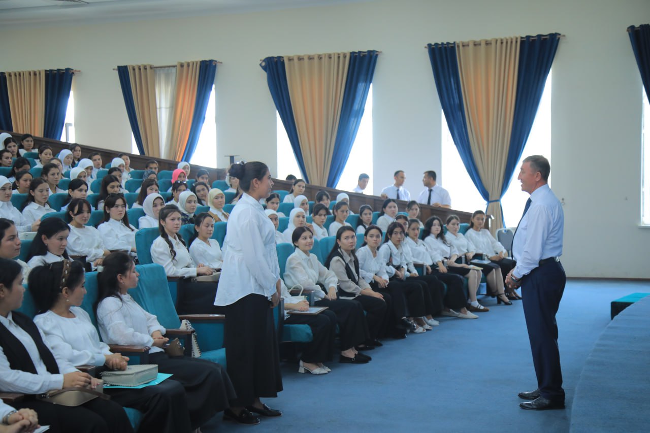 Yangi o‘quv yilining ilk “Mustaqillik darsi” rektor ishtirokida boshlandi!