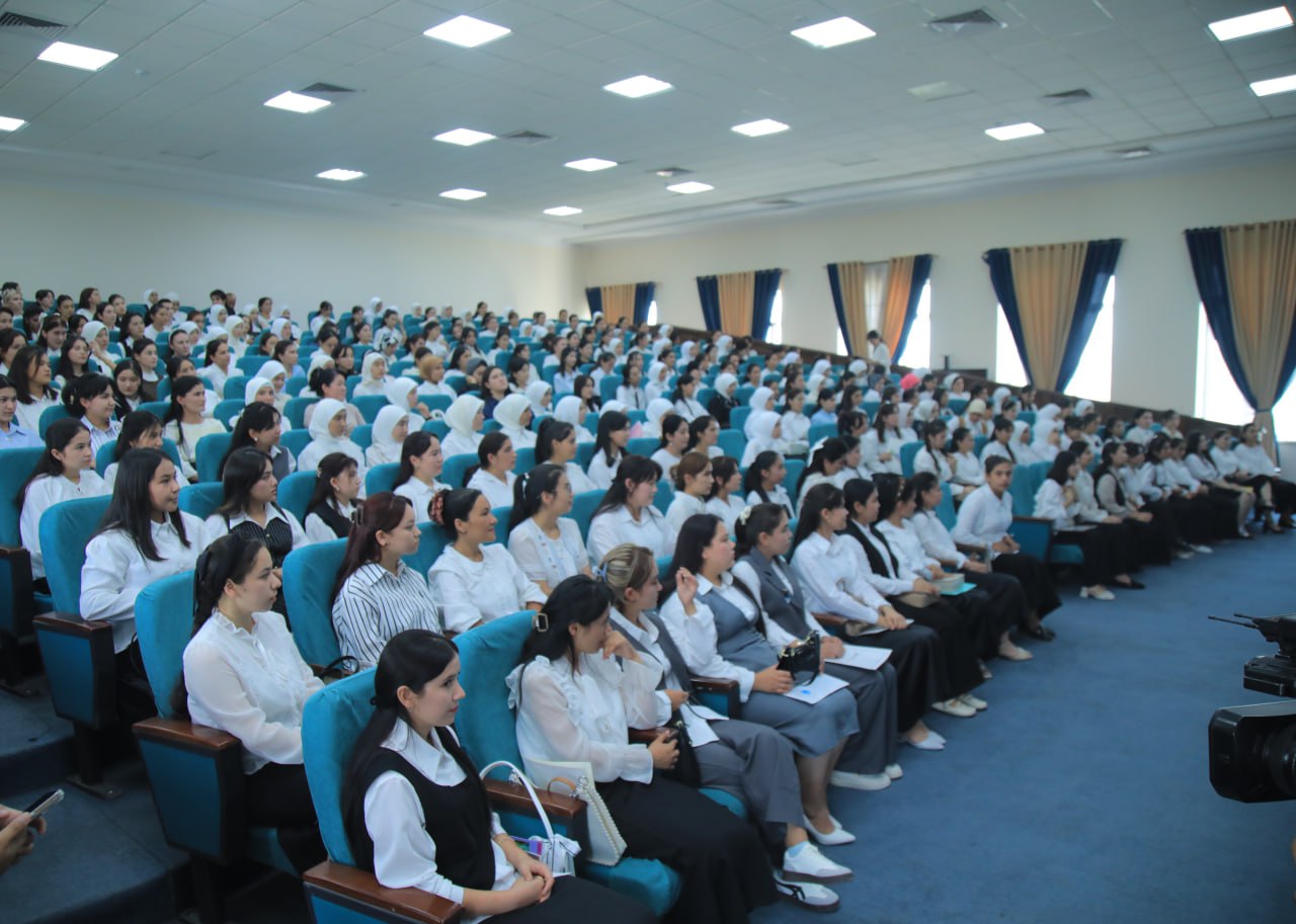 Yangi o‘quv yilining ilk “Mustaqillik darsi” rektor ishtirokida boshlandi!