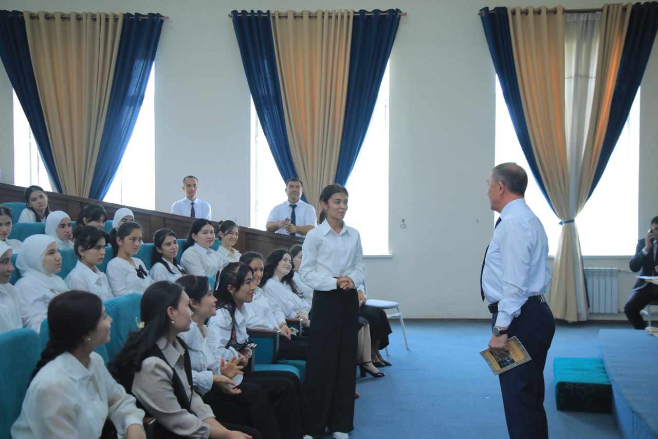 Yangi o‘quv yilining ilk “Mustaqillik darsi” rektor ishtirokida boshlandi!
