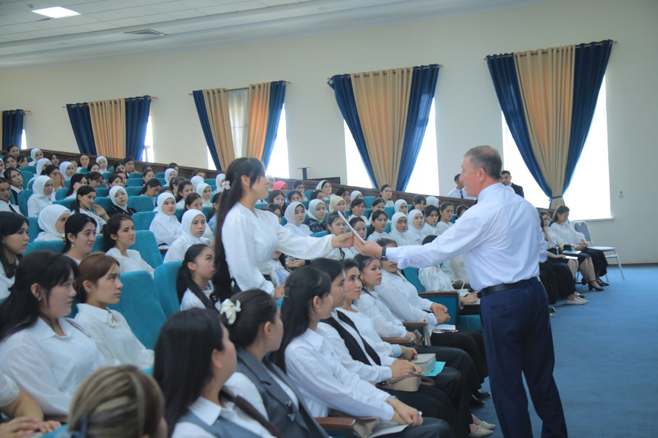 Yangi o‘quv yilining ilk “Mustaqillik darsi” rektor ishtirokida boshlandi!
