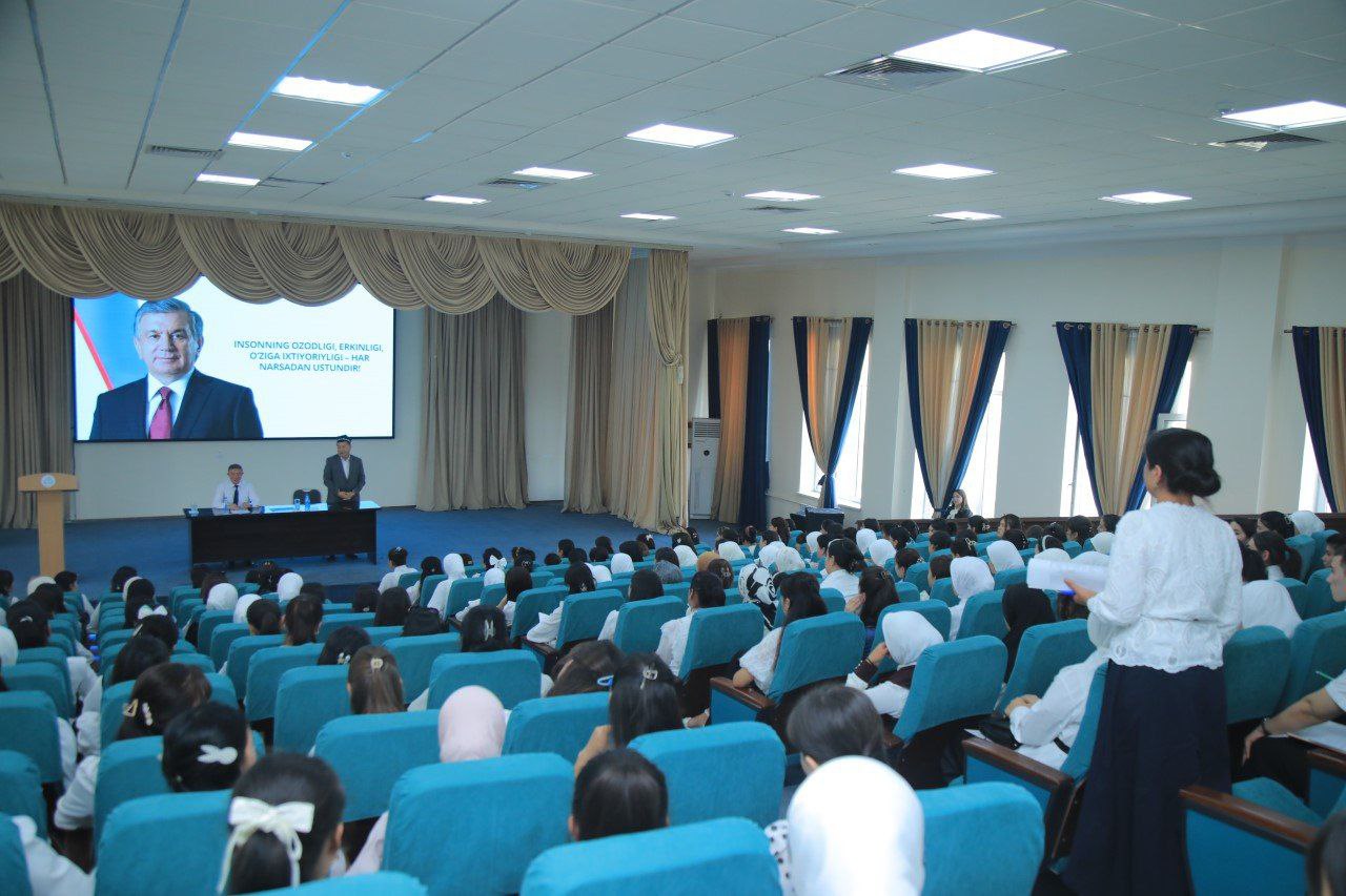 Наманган давлат педагогика институтида 2025–2026 ўқув йили “Мустақиллик дарси” билан бошланди.