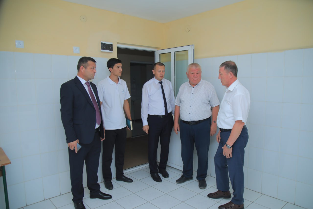 REKTOR TALABALAR YASHASH SHAROITLARI BILAN TANISHDI