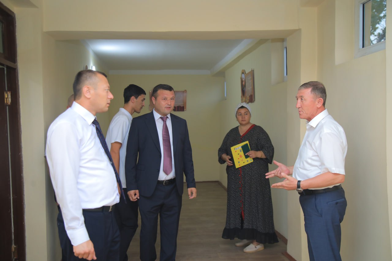 REKTOR TALABALAR YASHASH SHAROITLARI BILAN TANISHDI