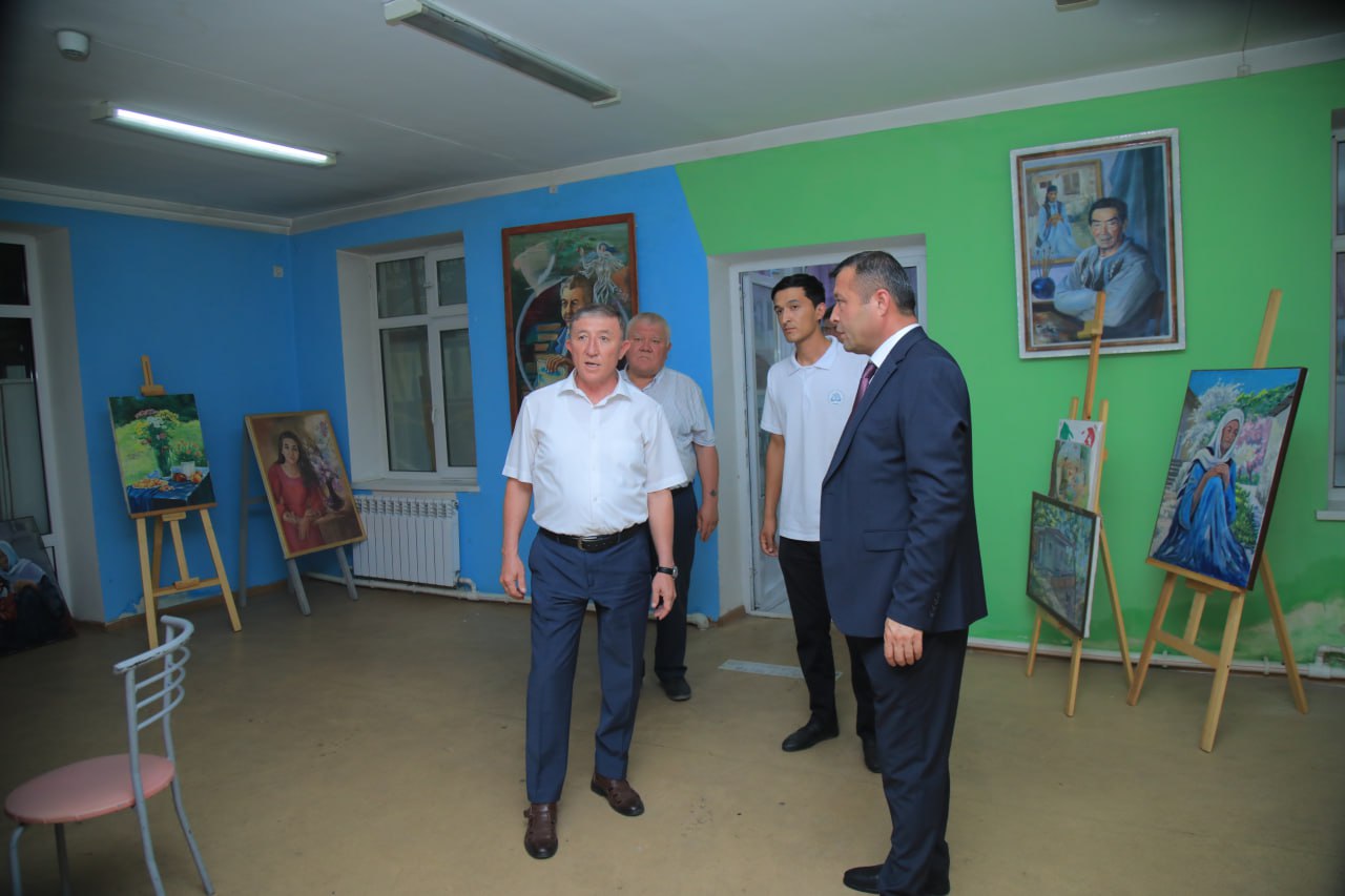 REKTOR TALABALAR YASHASH SHAROITLARI BILAN TANISHDI