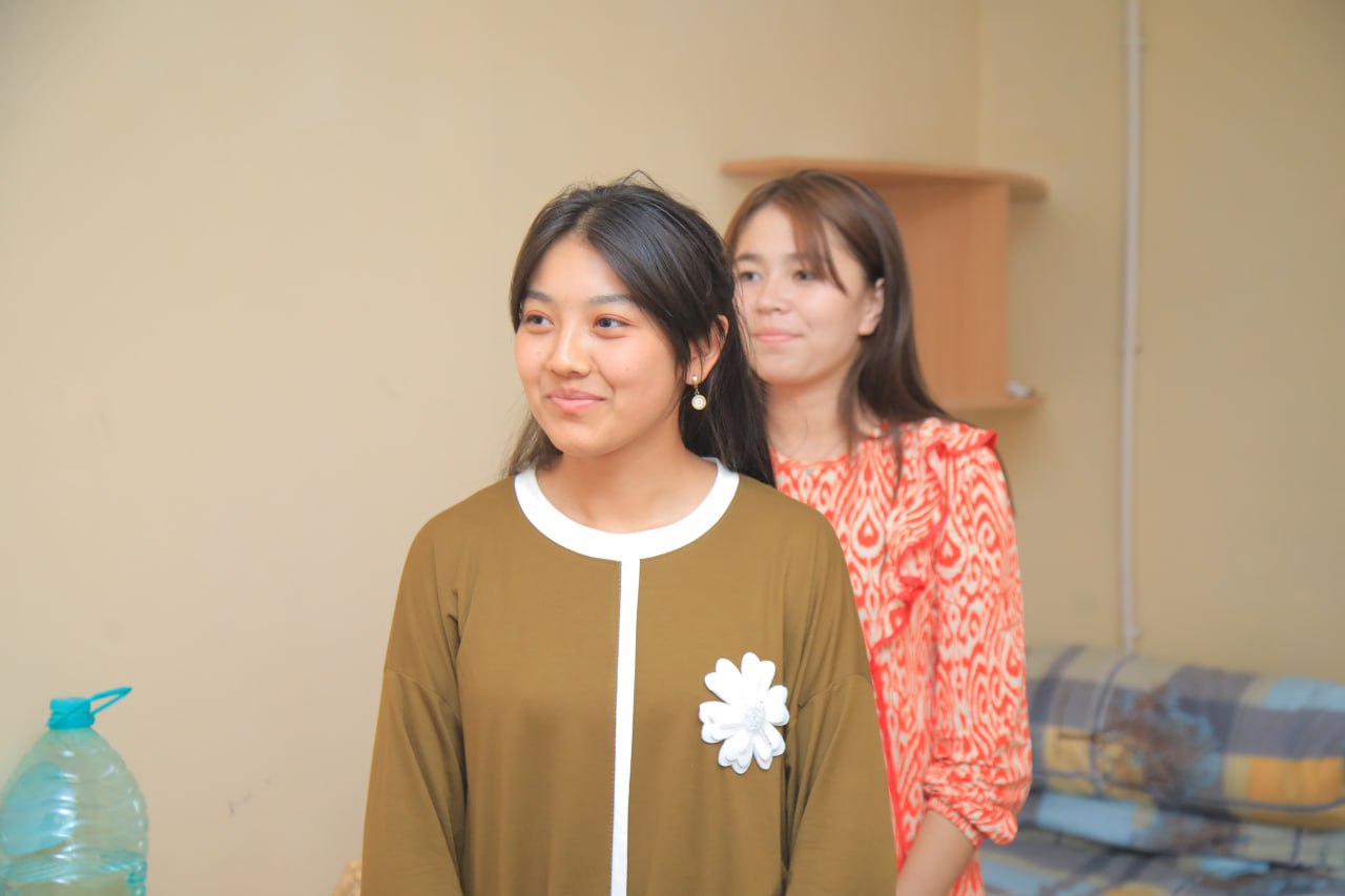 REKTOR TALABALAR YASHASH SHAROITLARI BILAN TANISHDI