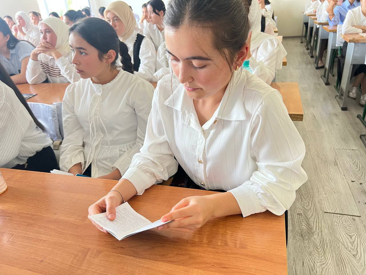 jtimoiy fanlar fakultetida “Odob-axloq kodeksi” va “Ichki tartib qoidalari” targ‘iboti bo‘yicha suhbat tashkil etildi