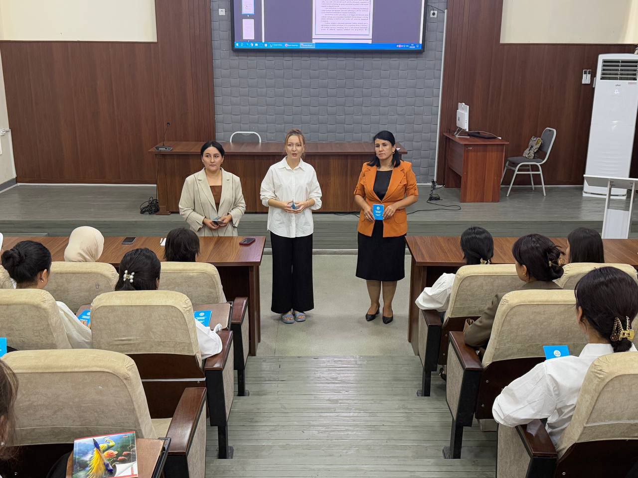 jtimoiy fanlar fakultetida “Odob-axloq kodeksi” va “Ichki tartib qoidalari” targ‘iboti bo‘yicha suhbat tashkil etildi