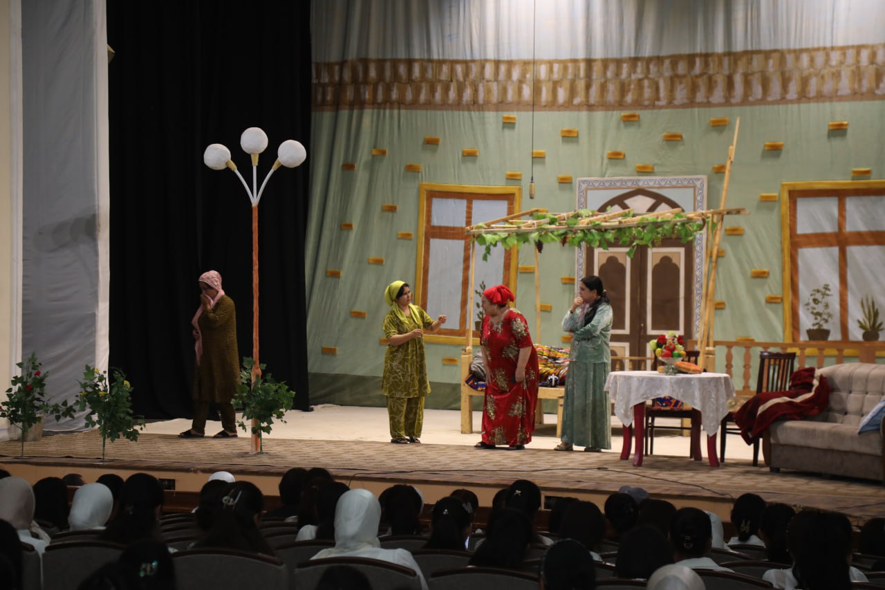 TEATR — HAYOTNING KO‘ZGUSI