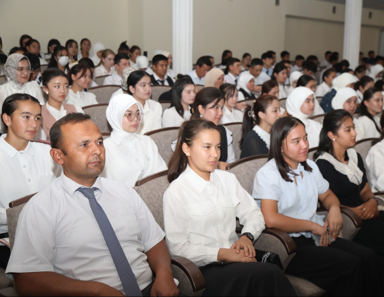 TEATR — HAYOTNING KO‘ZGUSI