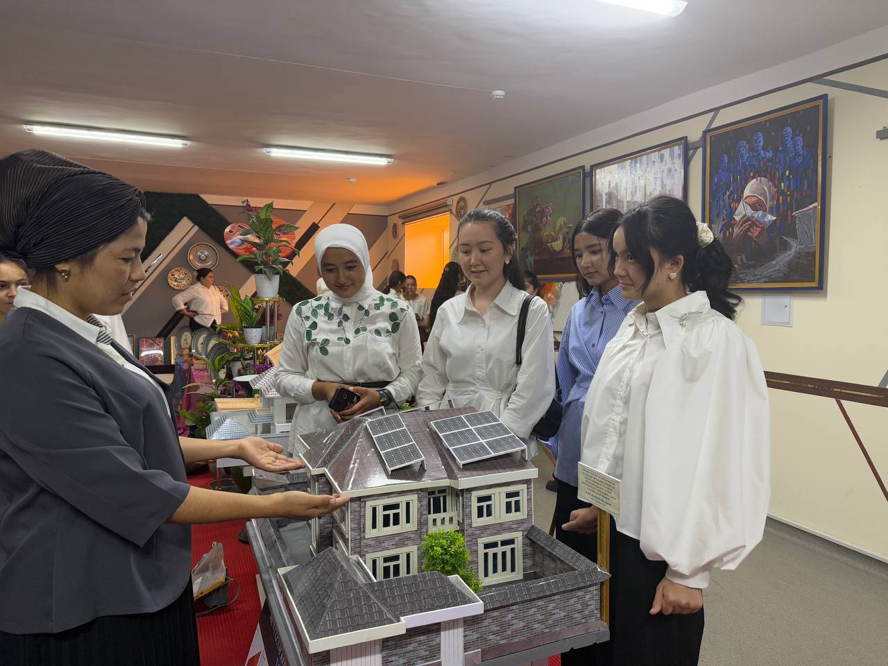 TALABALAR ART GALEREYADA