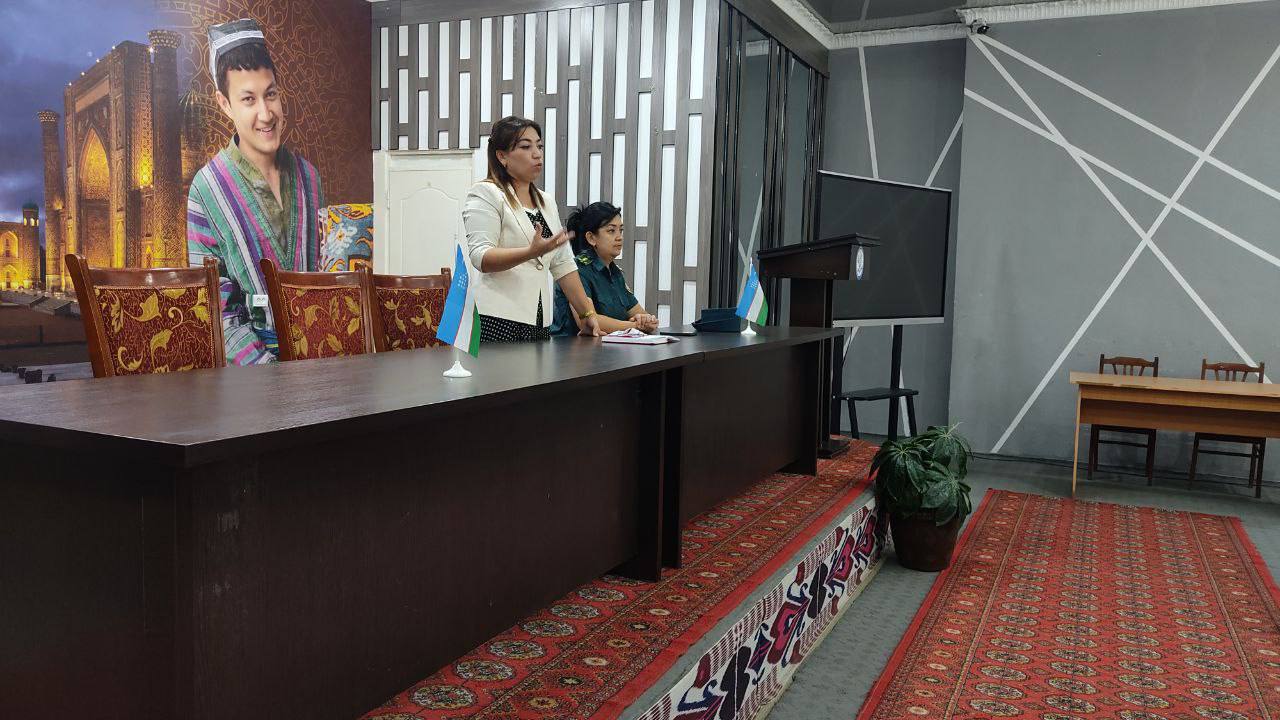 Ijtimoiy fanlar fakultetida talaba qizlar bilan muloqot