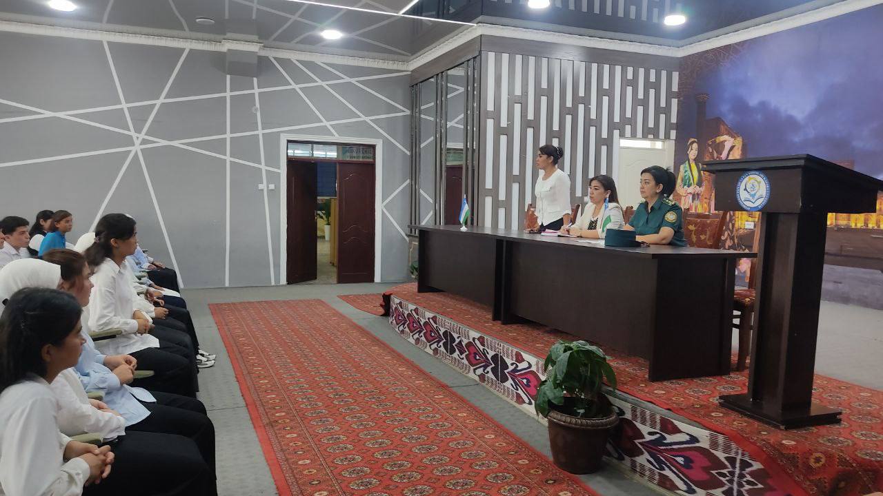 Ijtimoiy fanlar fakultetida talaba qizlar bilan muloqot