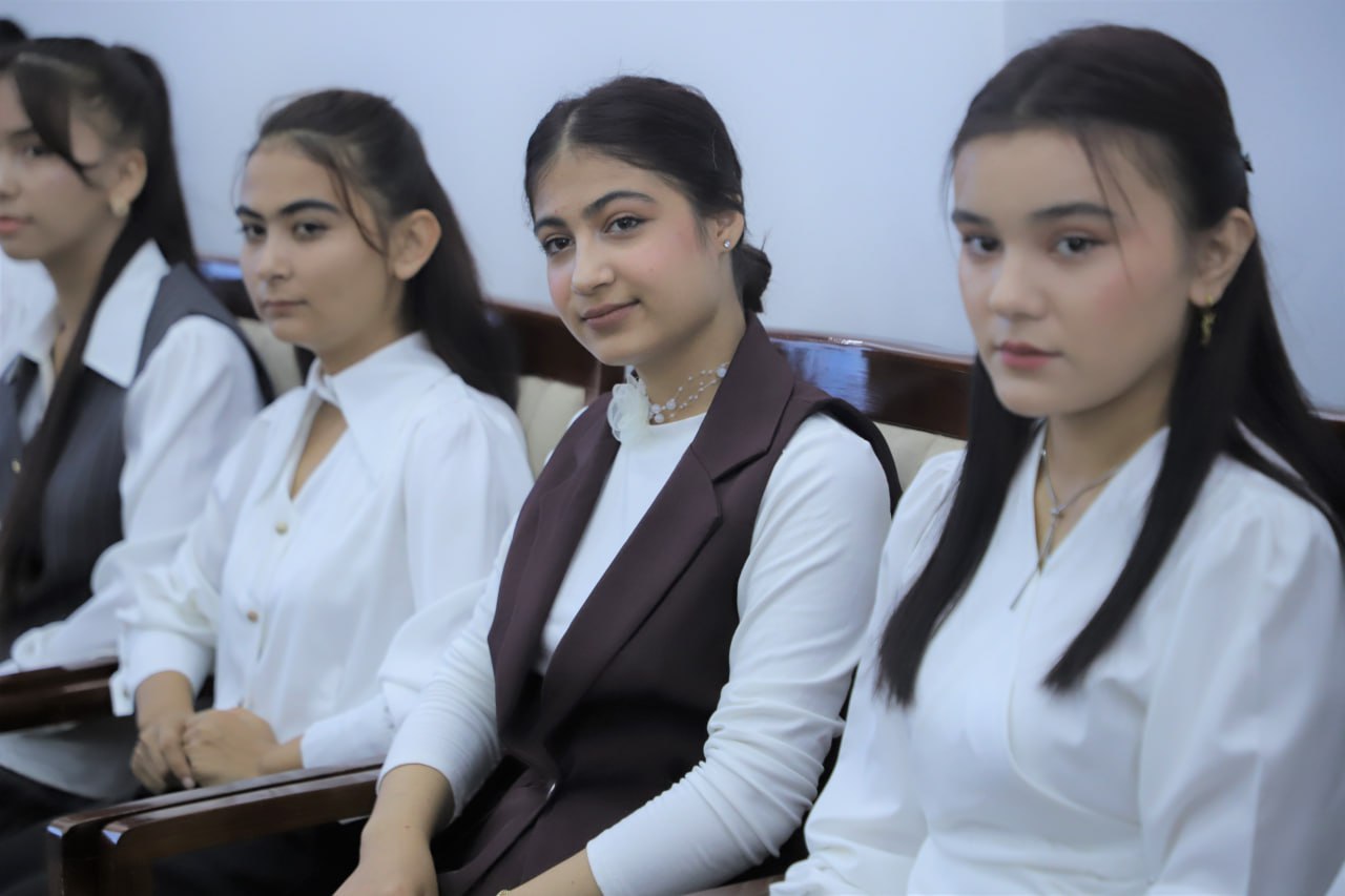 Vazir “Abdulla Avloniy” davlat stipendiyasining ilk sohibi bilan uchrashdi