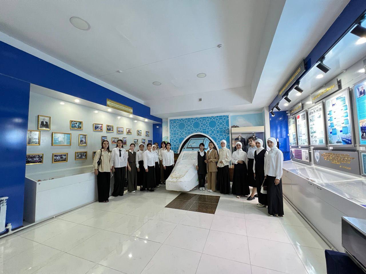 Talabalar bilan moziyga sayohat