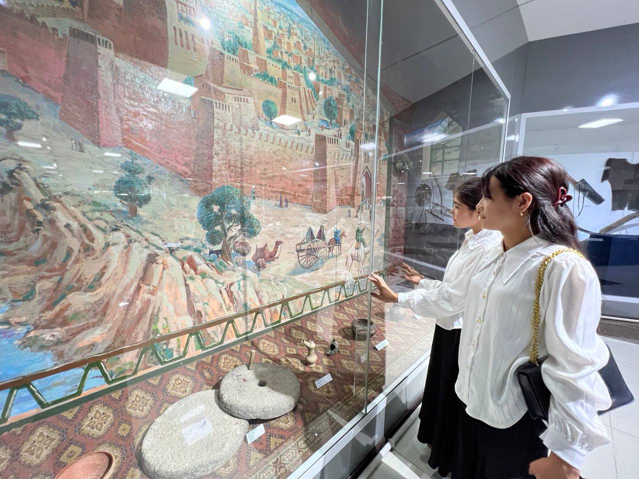 Talabalar bilan moziyga sayohat