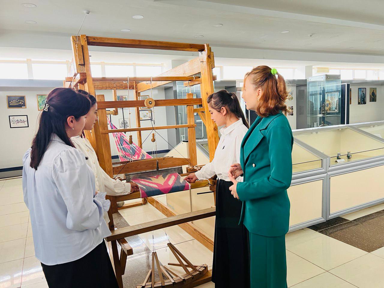 Talabalar bilan moziyga sayohat