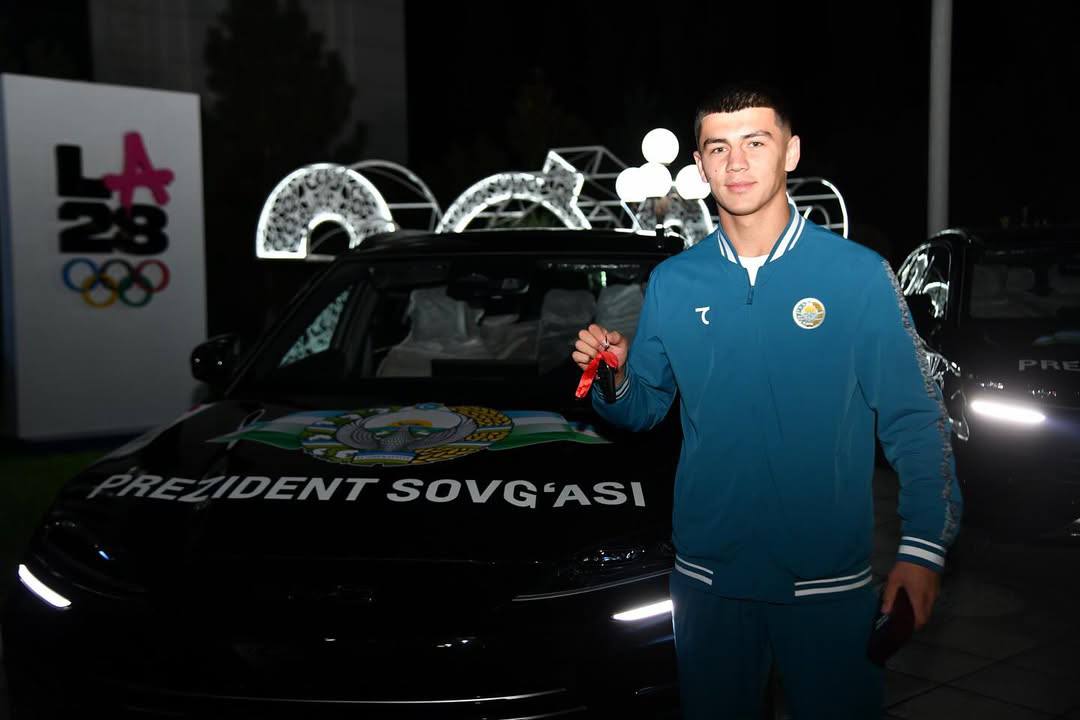 Namangan davlat pedagogika institutining jahon chempioni bo‘lgan talabasi Prezident sovg‘asini oldi