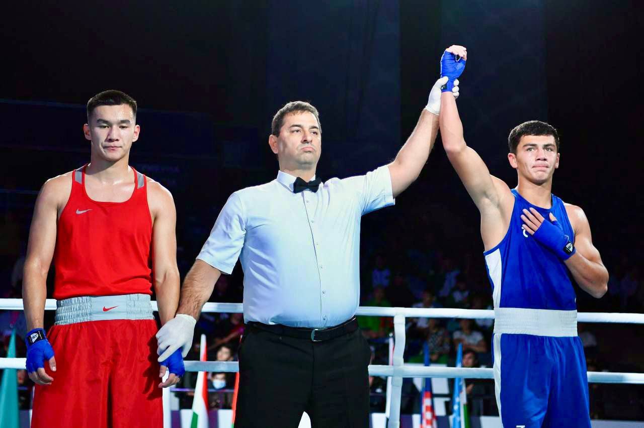 Namangan davlat pedagogika institutining jahon chempioni bo‘lgan talabasi Prezident sovg‘asini oldi