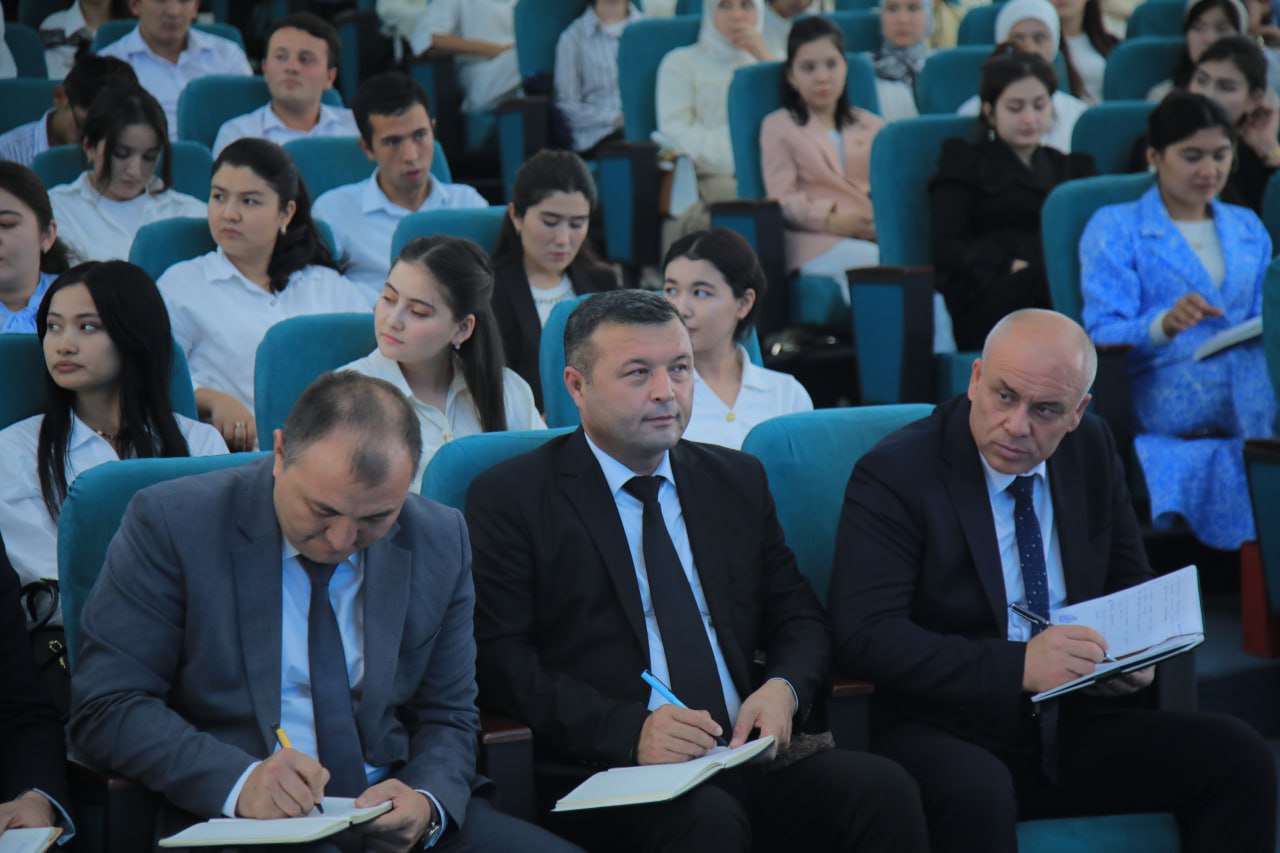 Rektor va yoshlar uchrashuvi