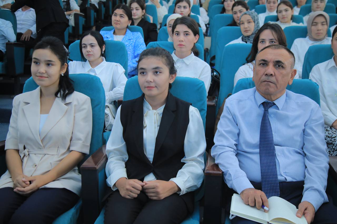 Rektor va yoshlar uchrashuvi