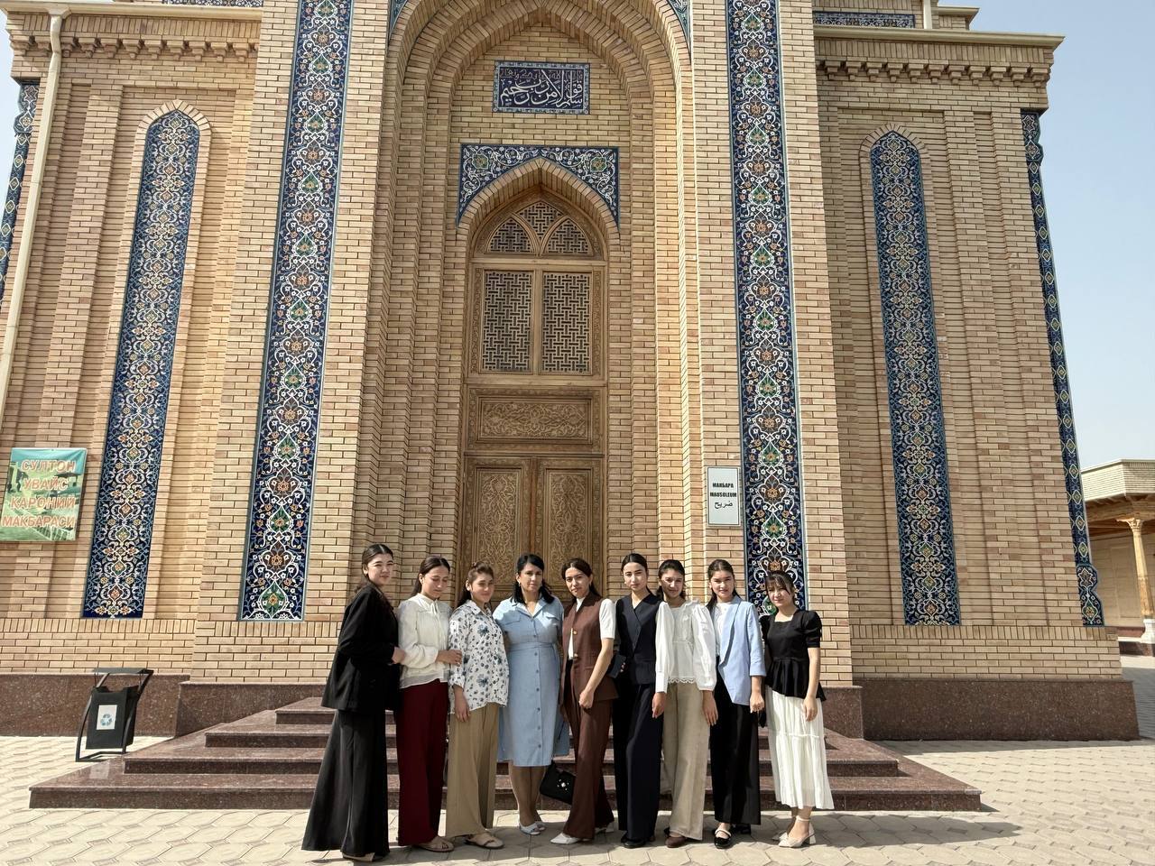 Talabalar Sulton Uvays Qaraniy ziyoratgohida