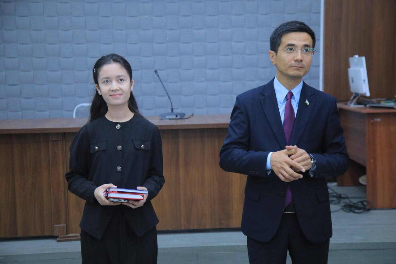 TALABALIKDAN RAHBARLIK SARI: SARVINOZ MAMADALIYEVA DEKANLIK LAVOZIMIDA!