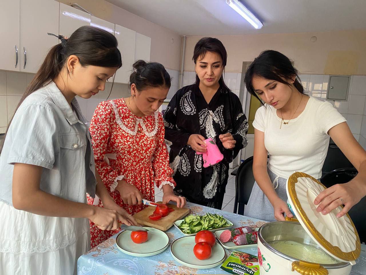 Pazanda qizlar kundaligi — mahorat va mehr