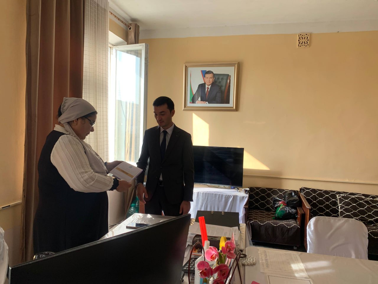 1-oktabr – O‘qituvchi va murabbiylar kuni.