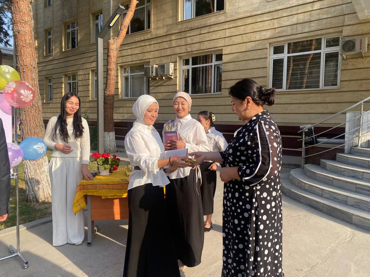 “Ustoz hayot bogʻboni”