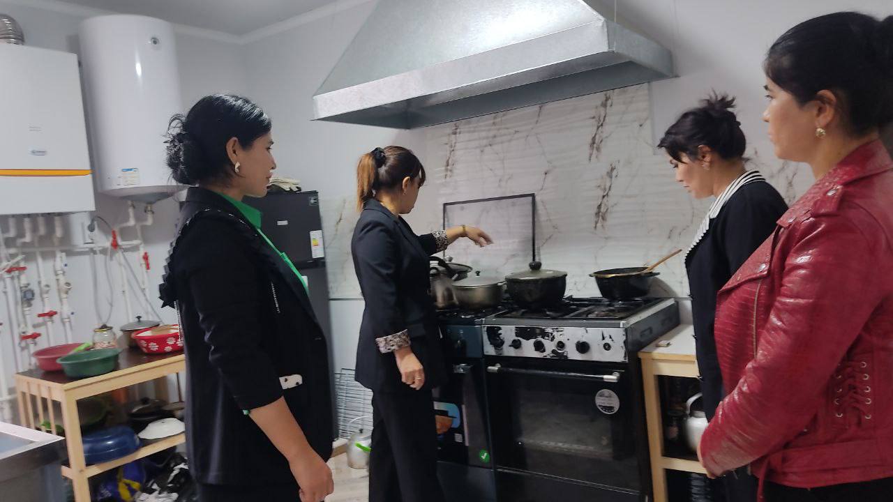 Talaba qizlar holidan xabar olindi