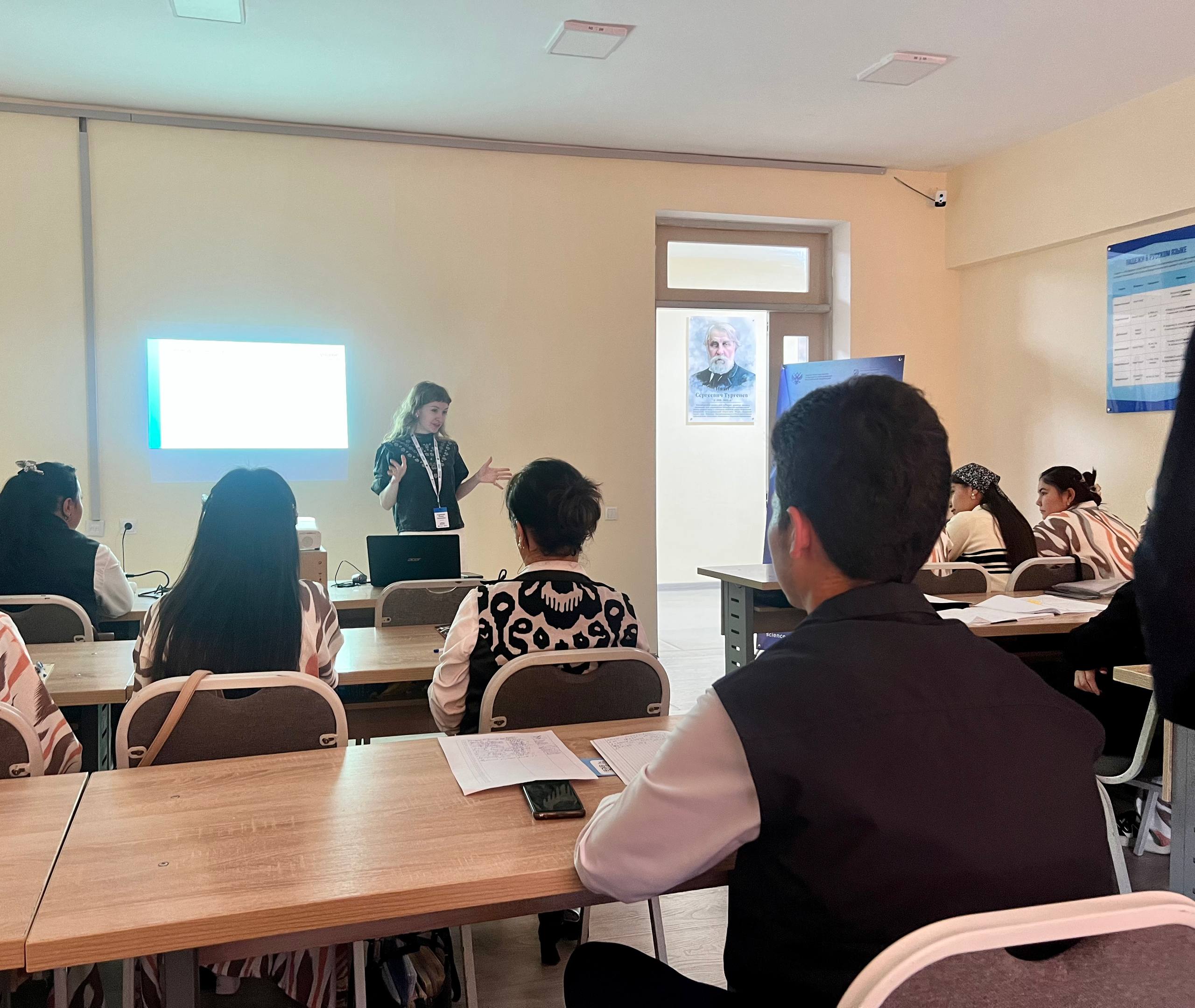 Xalqaro tajriba professor-o’qituvchilarga yangi g’oyalarni taqdim etsa, talaba uchun xorijlik mutahassis ishtirokidagi mashg’ulot motivatsiya manbaasi hamdir