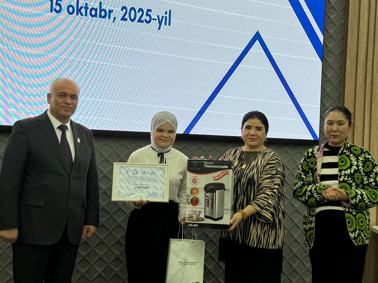 "Ommaviy diktant" tanlovi g'oliblari taqdirlandi