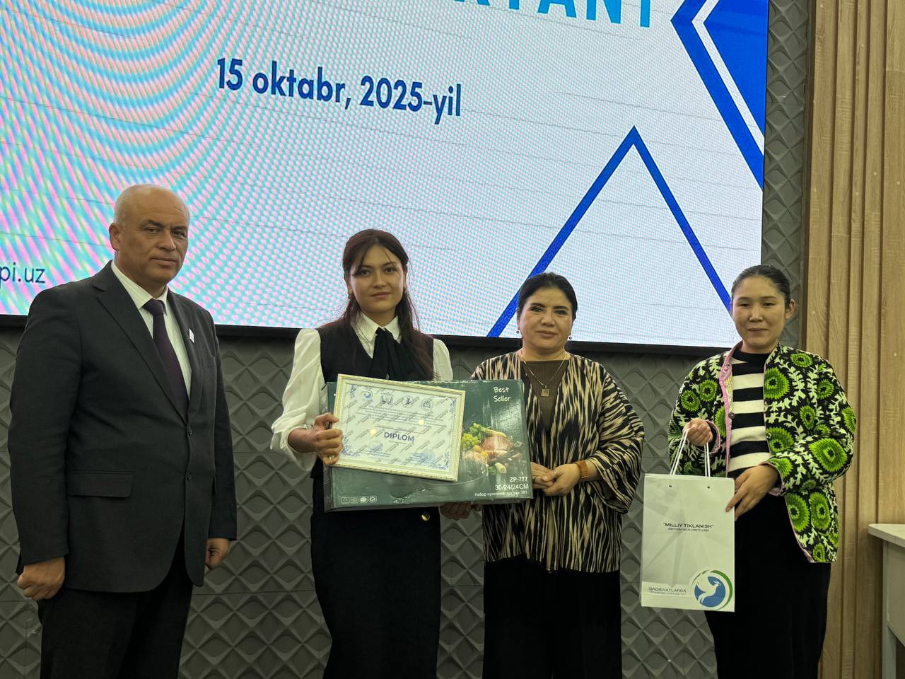 "Ommaviy diktant" tanlovi g'oliblari taqdirlandi