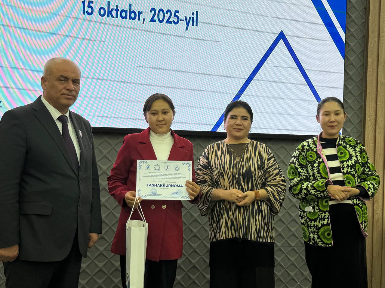 "Ommaviy diktant" tanlovi g'oliblari taqdirlandi