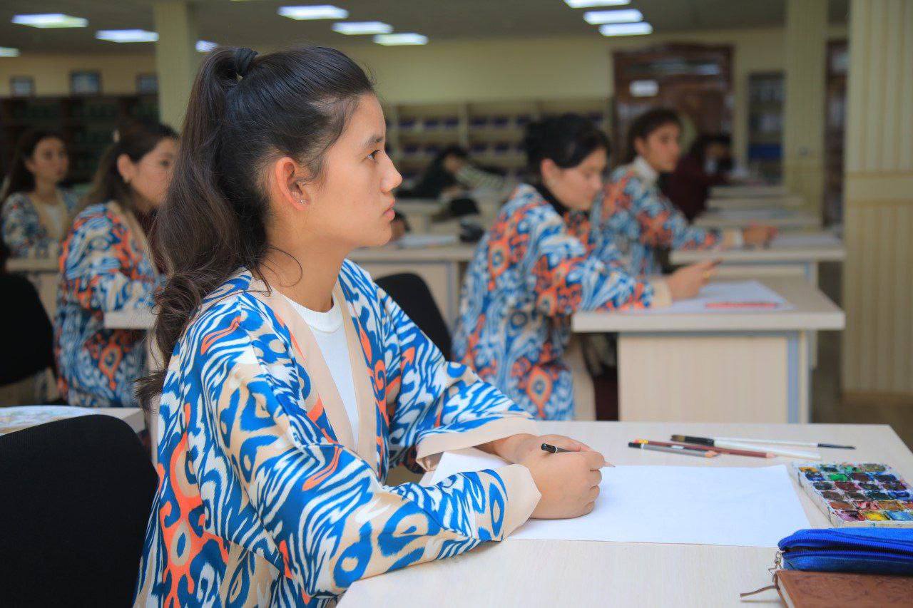 Namangan davlat pedagogika instituti talabalari o’rtasida “Milliy naqshlar dizayni” nomli rasmlar tanlovi o‘tkazildi.