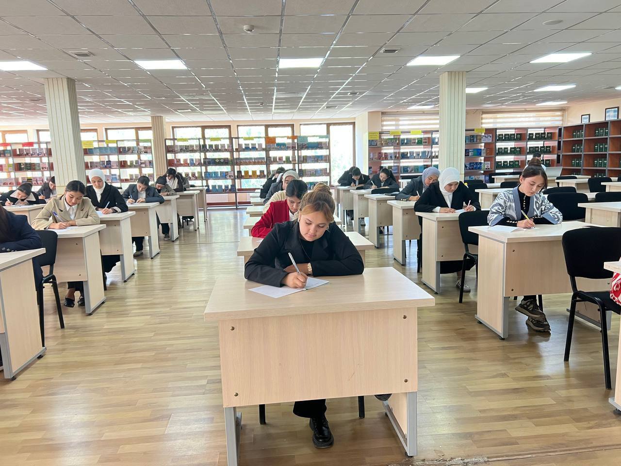 Namangan davlat pedagogika instituti talabalari o’rtasida nutqiy qobiliyatni rivojlantirish, shaxsiy fikr, erkin tuzilmalarni ifodalash, tahliliy va hissiy uslubni aniqlash maqsadida esselar tanlovi oʼtkazildi.