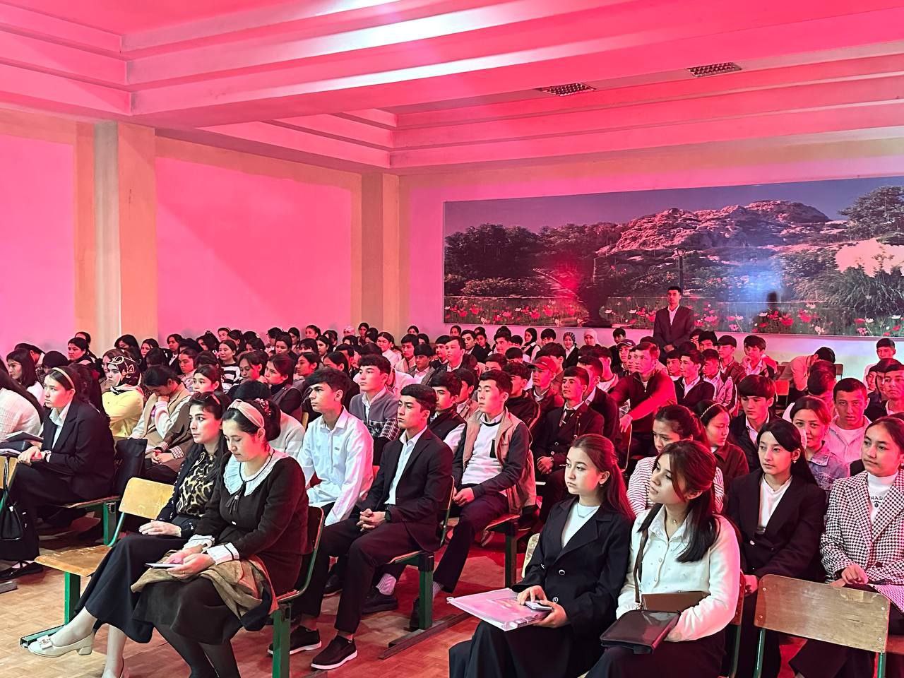 Namangan davlat pedagogika instituti akademik litseyida "Kelajak soati" darsi o'tkazildi