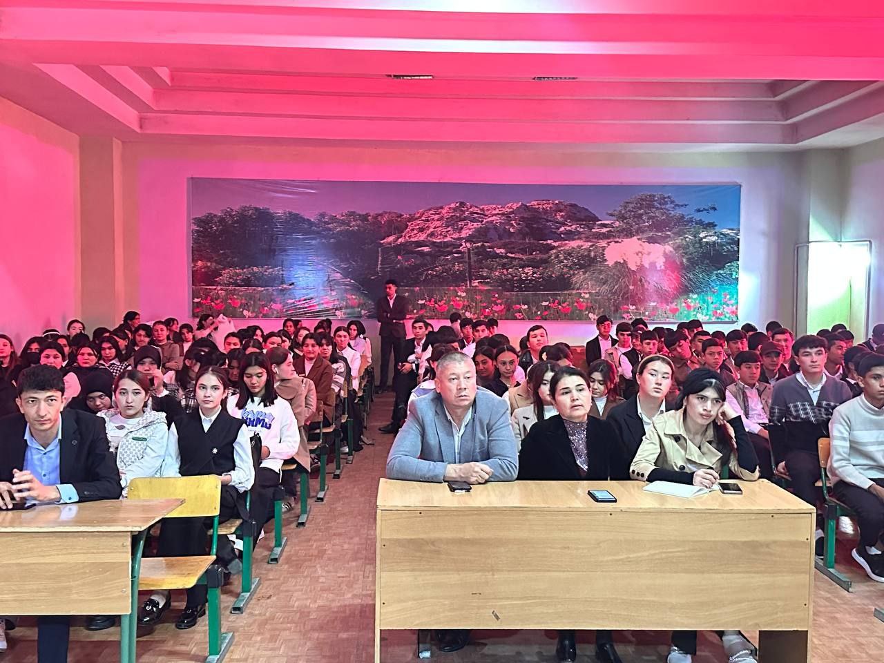 Namangan davlat pedagogika instituti akademik litseyida "Kelajak soati" darsi o'tkazildi