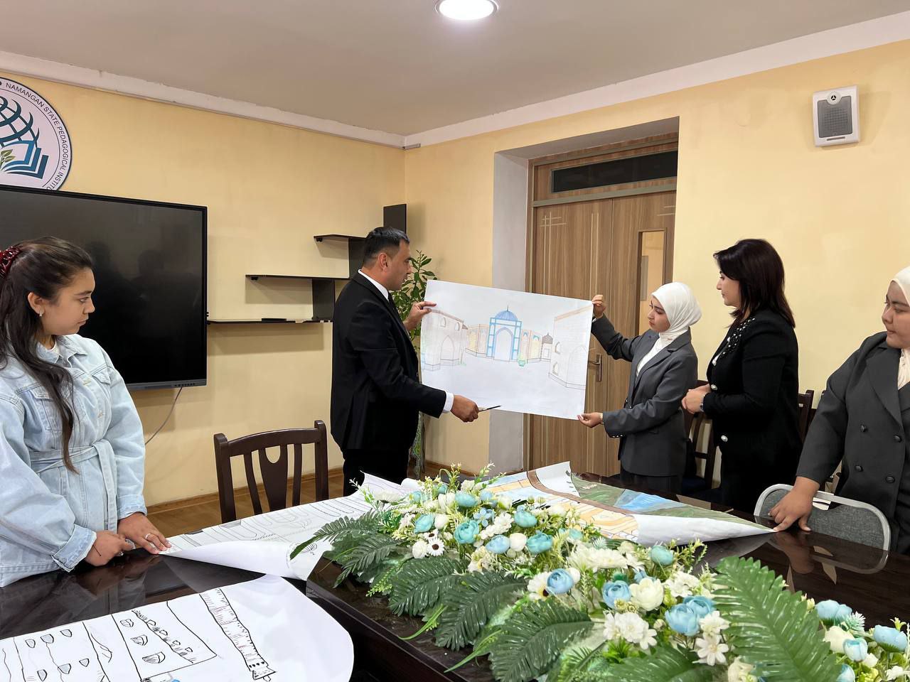 RANGLARDA IFODALANGAN TARIX